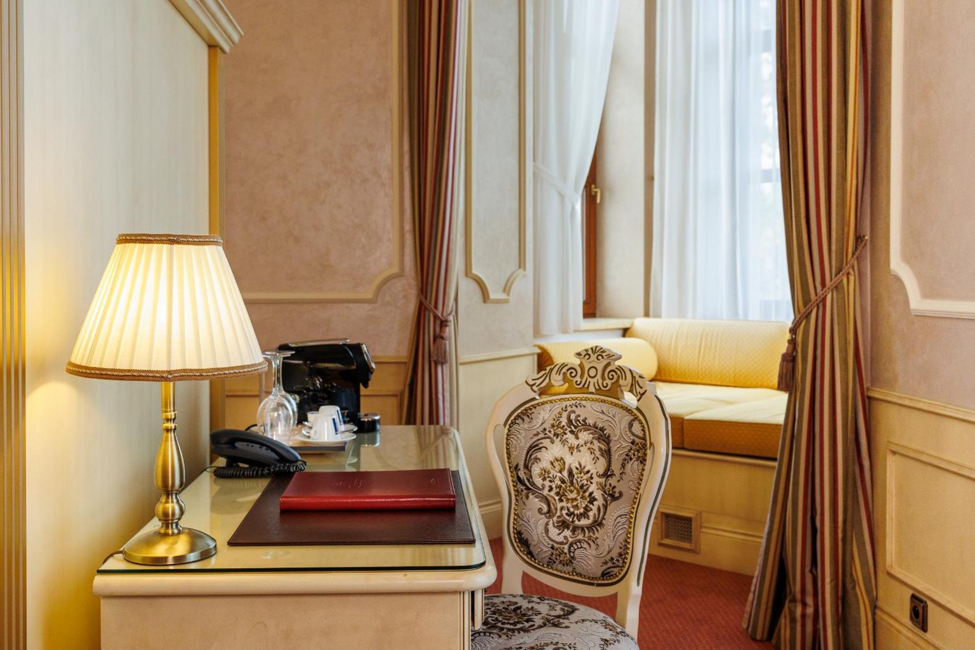Chateau Cihelny Karlovy Vary Luaran gambar