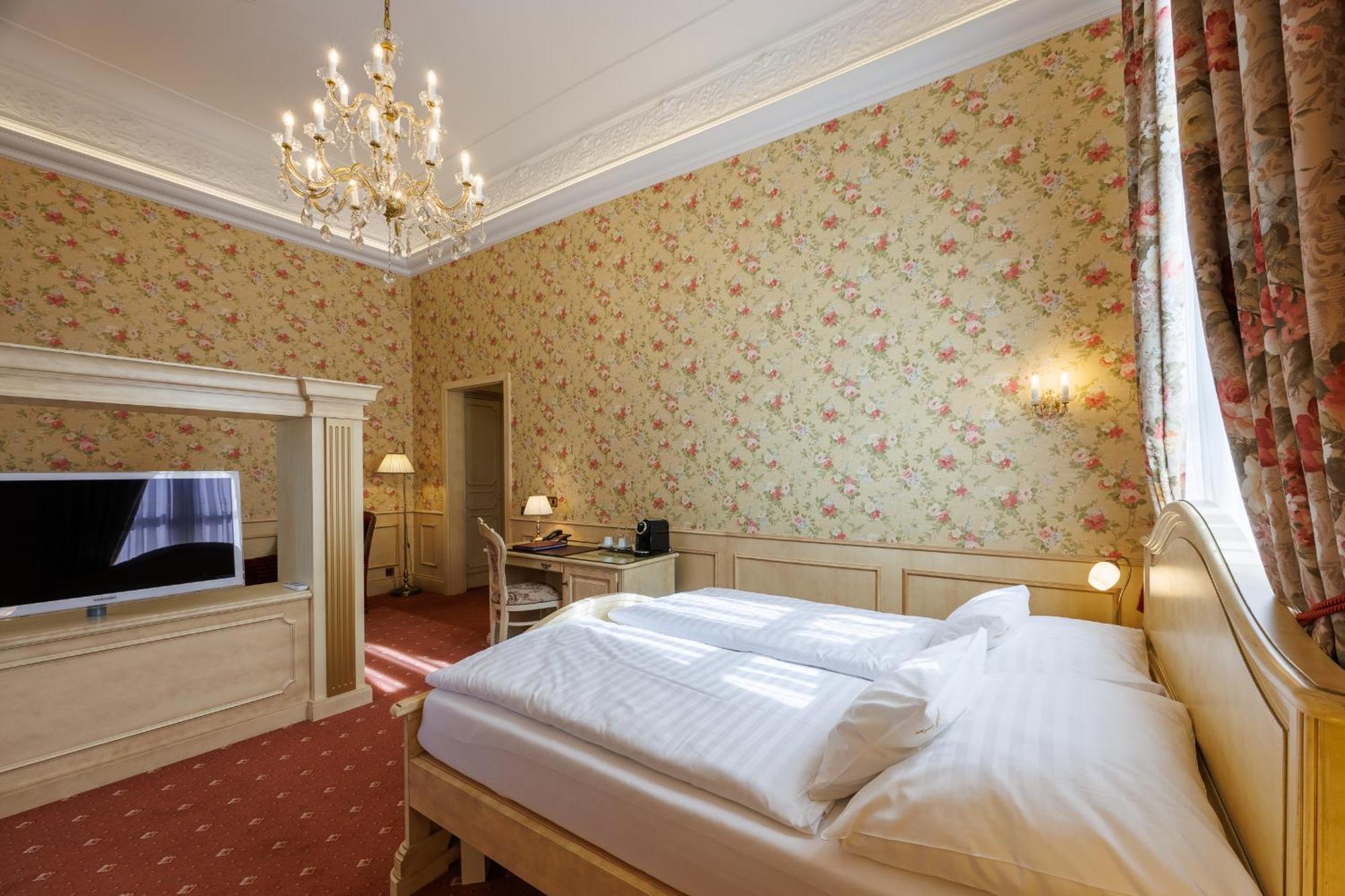 Chateau Cihelny Karlovy Vary Luaran gambar